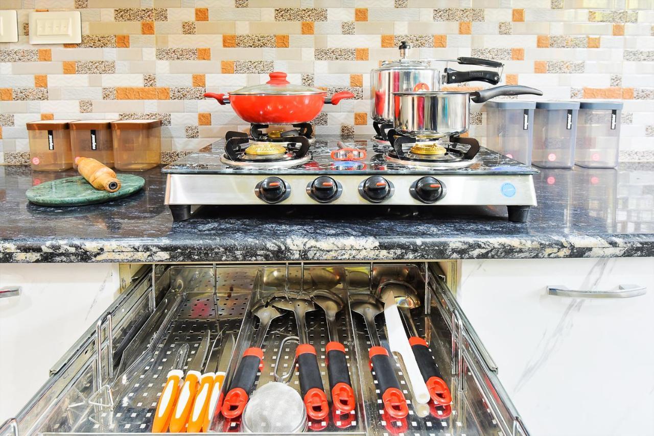 Bedchambers Medicity Serviced Apartments In Ґурґаон Екстер'єр фото