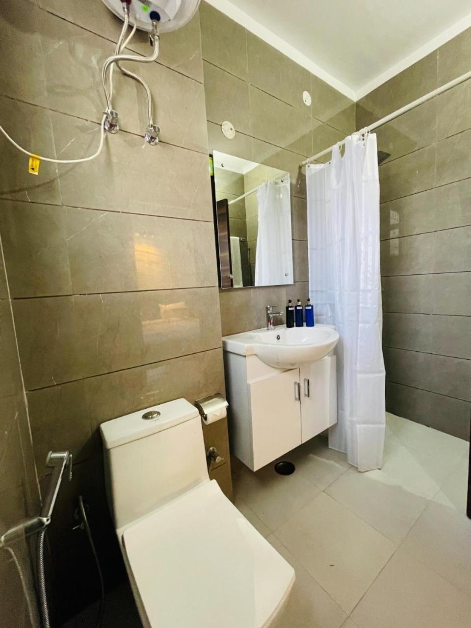Bedchambers Medicity Serviced Apartments In Ґурґаон Екстер'єр фото