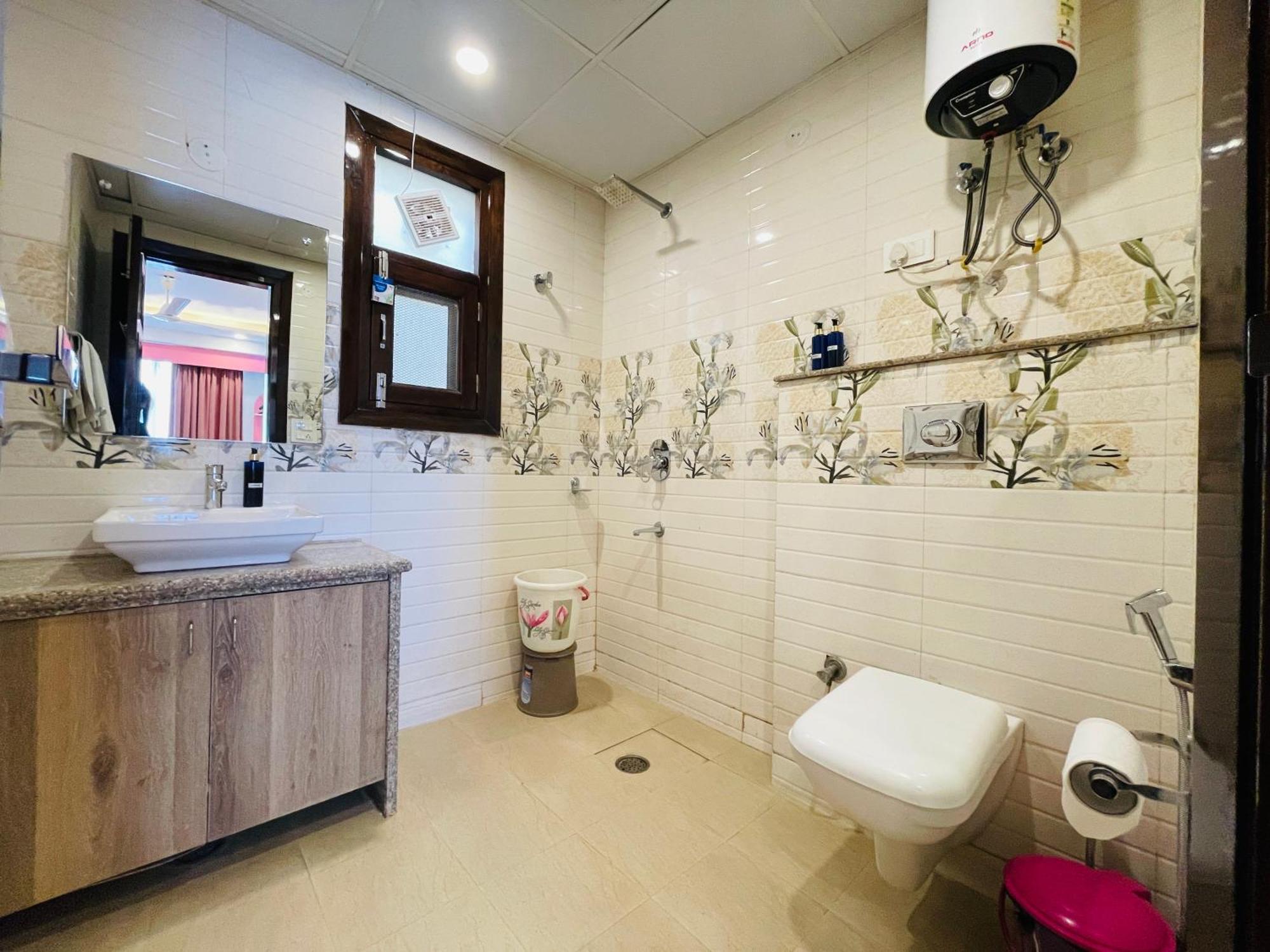 Bedchambers Medicity Serviced Apartments In Ґурґаон Екстер'єр фото